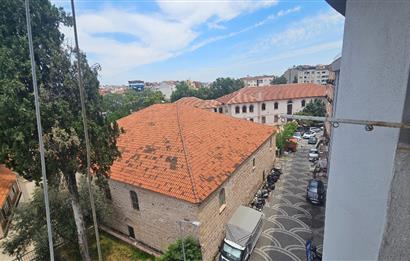 C21 LOCA'DAN ÇARŞI MERKEZDE SATILIK 2+1 DAİRE