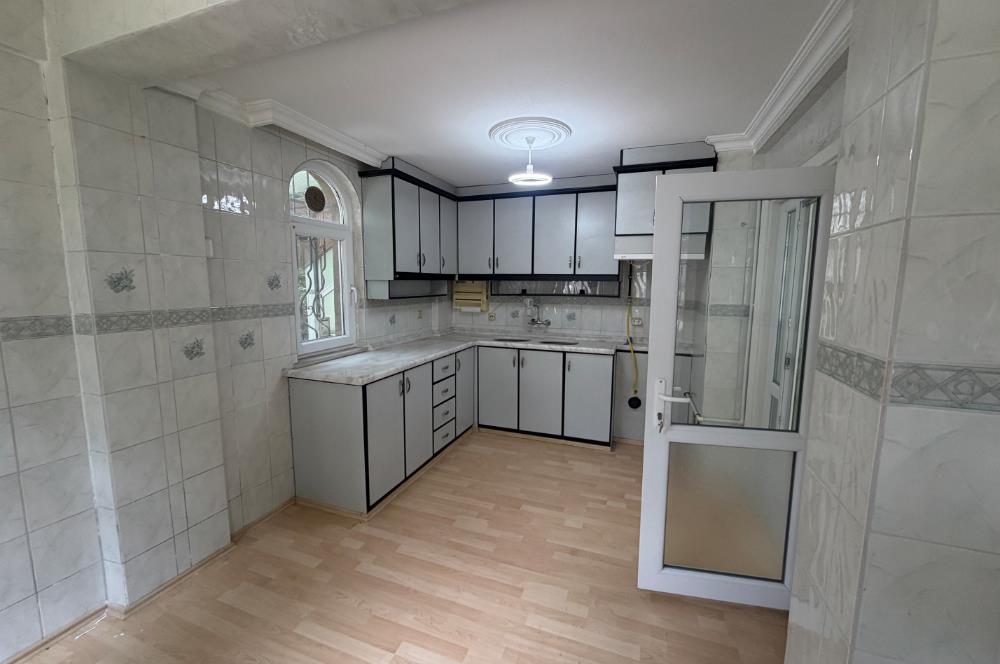 Serdivan'da Satılık 6+1 Tripleks Villa, Geniş Bahçeli