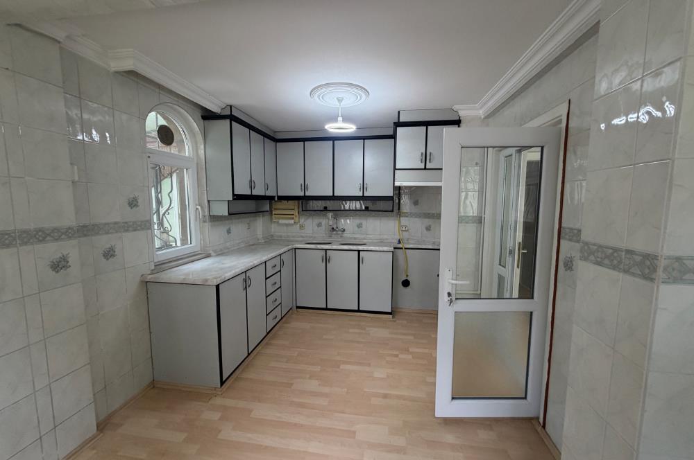 Serdivan'da Satılık 6+1 Tripleks Villa, Geniş Bahçeli