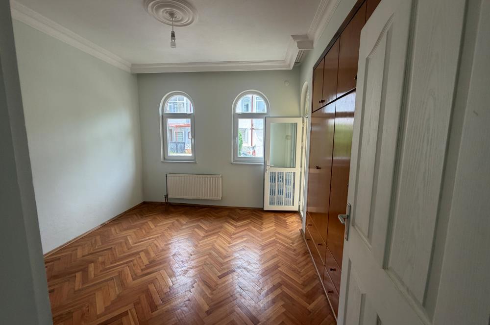 Serdivan'da Satılık 6+1 Tripleks Villa, Geniş Bahçeli