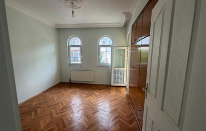 Serdivan'da Satılık 6+1 Tripleks Villa, Geniş Bahçeli
