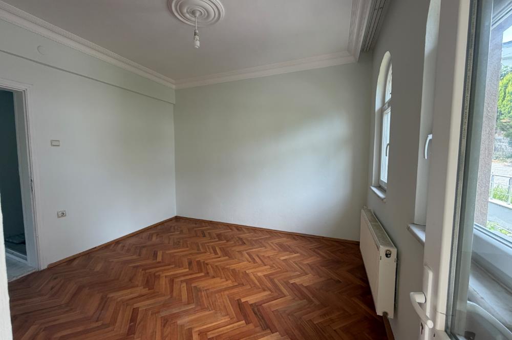Serdivan'da Satılık 6+1 Tripleks Villa, Geniş Bahçeli