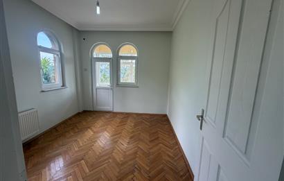 Serdivan'da Satılık 6+1 Tripleks Villa, Geniş Bahçeli