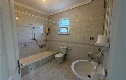 Serdivan'da Satılık 6+1 Tripleks Villa, Geniş Bahçeli