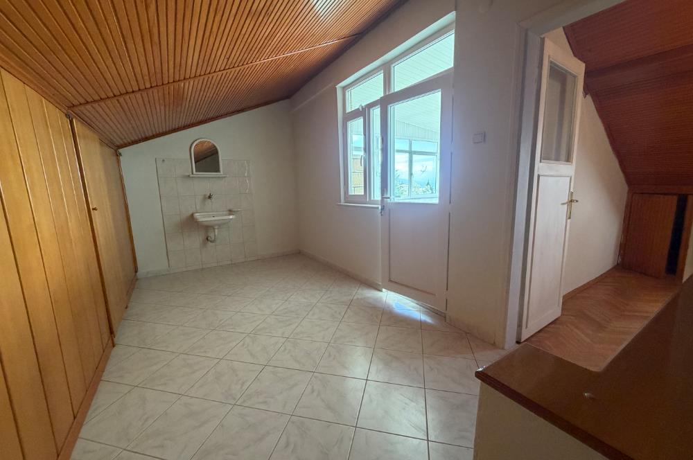 Serdivan'da Satılık 6+1 Tripleks Villa, Geniş Bahçeli