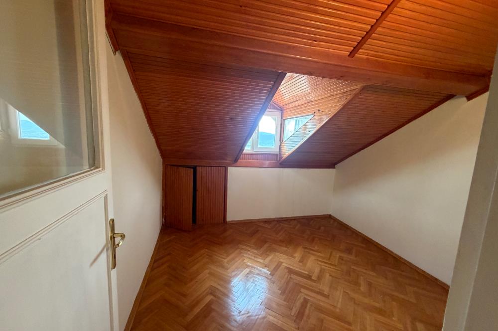 Serdivan'da Satılık 6+1 Tripleks Villa, Geniş Bahçeli
