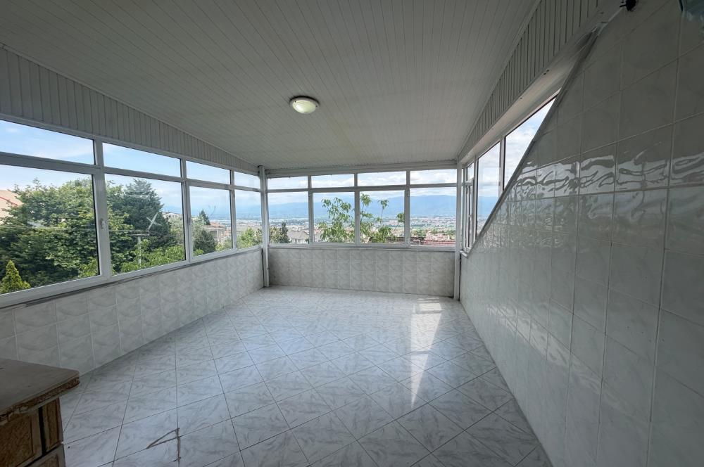 Serdivan'da Satılık 6+1 Tripleks Villa, Geniş Bahçeli