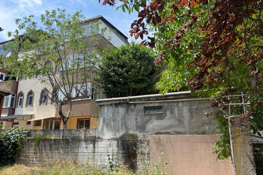 Serdivan'da Satılık 6+1 Tripleks Villa, Geniş Bahçeli