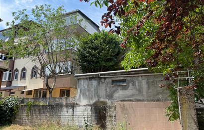 Serdivan'da Satılık 6+1 Tripleks Villa, Geniş Bahçeli