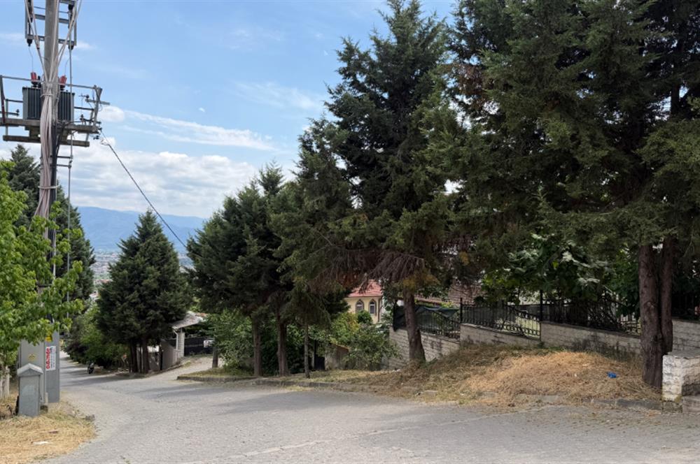 Serdivan'da Satılık 6+1 Tripleks Villa, Geniş Bahçeli