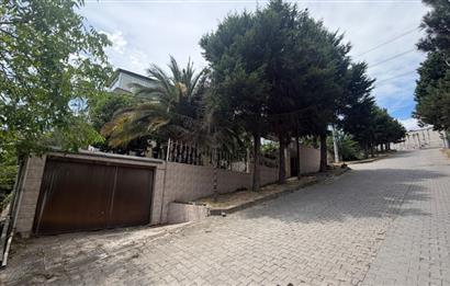 Serdivan'da Satılık 6+1 Tripleks Villa, Geniş Bahçeli