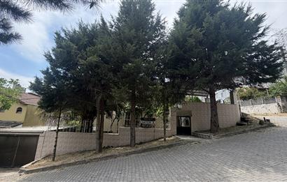 Serdivan'da Satılık 6+1 Tripleks Villa, Geniş Bahçeli