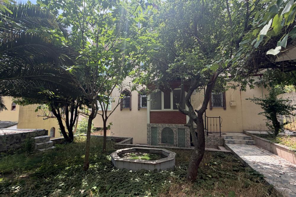Serdivan'da Satılık 6+1 Tripleks Villa, Geniş Bahçeli