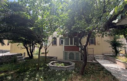 Serdivan'da Satılık 6+1 Tripleks Villa, Geniş Bahçeli