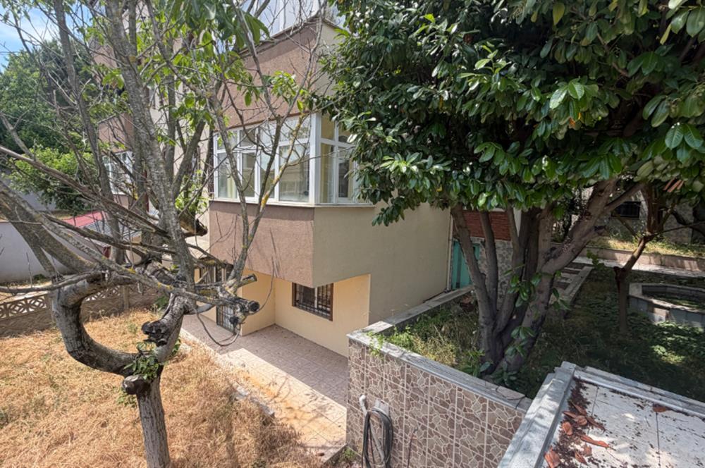 Serdivan'da Satılık 6+1 Tripleks Villa, Geniş Bahçeli