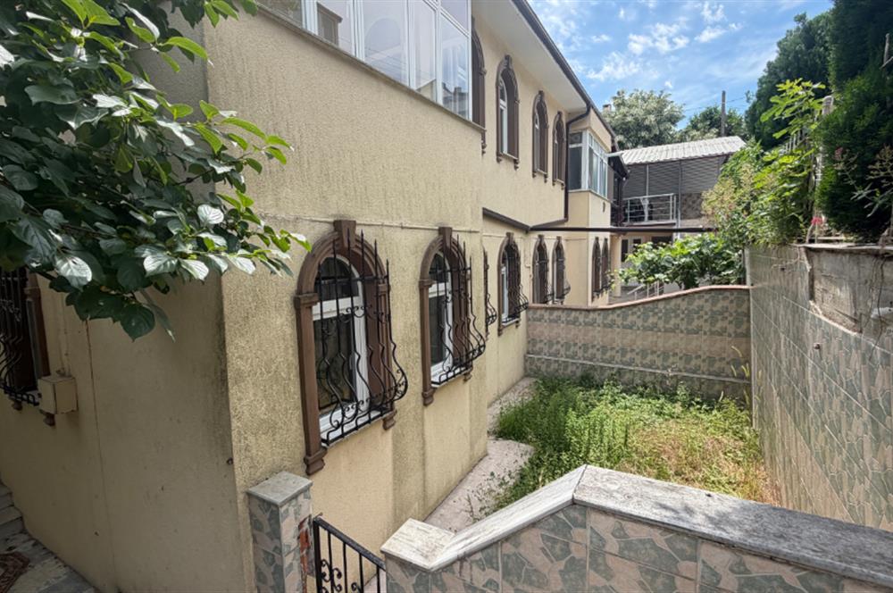 Serdivan'da Satılık 6+1 Tripleks Villa, Geniş Bahçeli