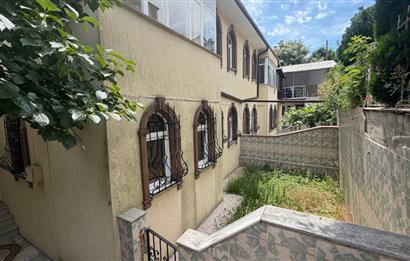 Serdivan'da Satılık 6+1 Tripleks Villa, Geniş Bahçeli