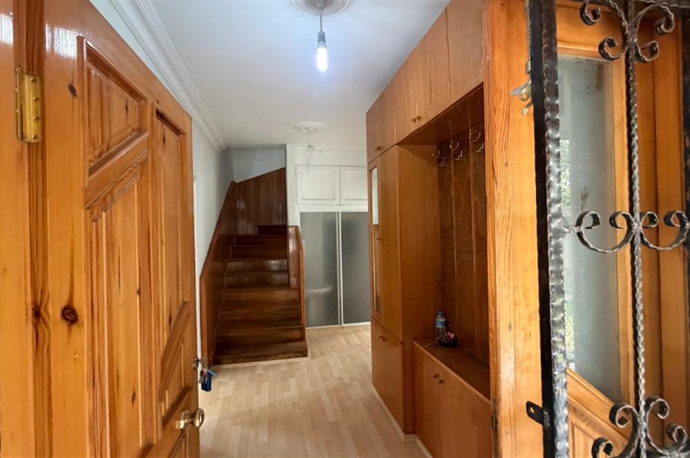 Serdivan'da Satılık 6+1 Tripleks Villa, Geniş Bahçeli