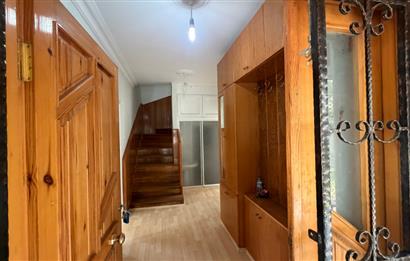 Serdivan'da Satılık 6+1 Tripleks Villa, Geniş Bahçeli