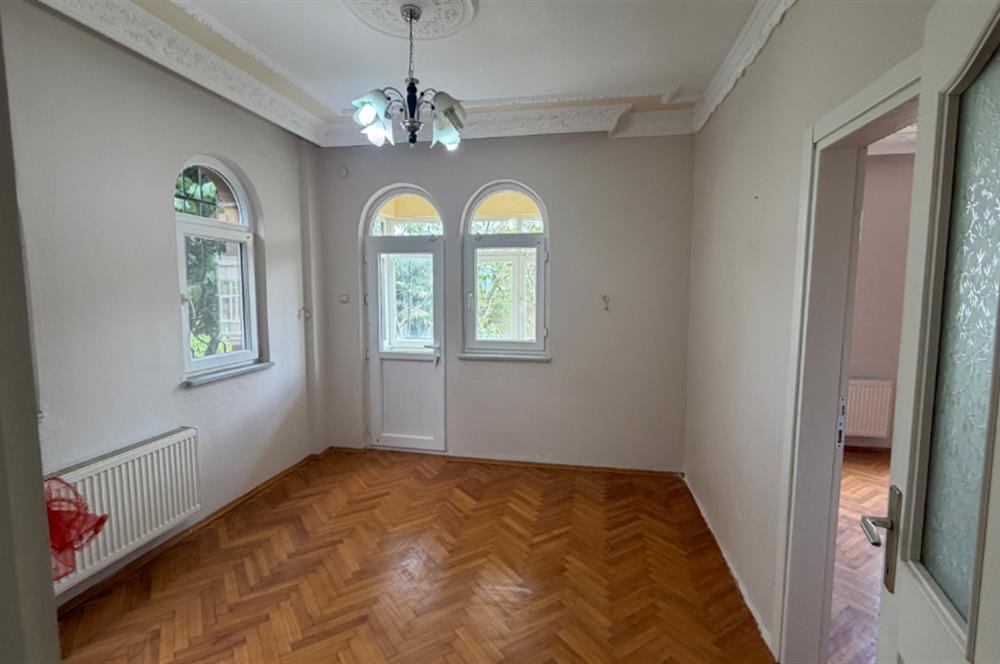Serdivan'da Satılık 6+1 Tripleks Villa, Geniş Bahçeli