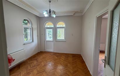 Serdivan'da Satılık 6+1 Tripleks Villa, Geniş Bahçeli