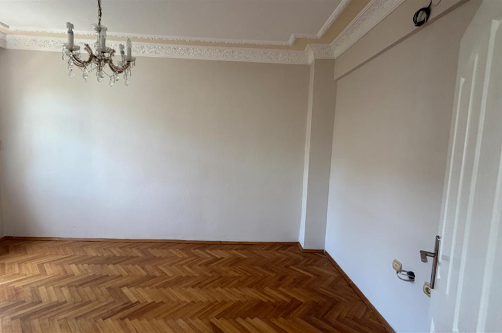Serdivan'da Satılık 6+1 Tripleks Villa, Geniş Bahçeli