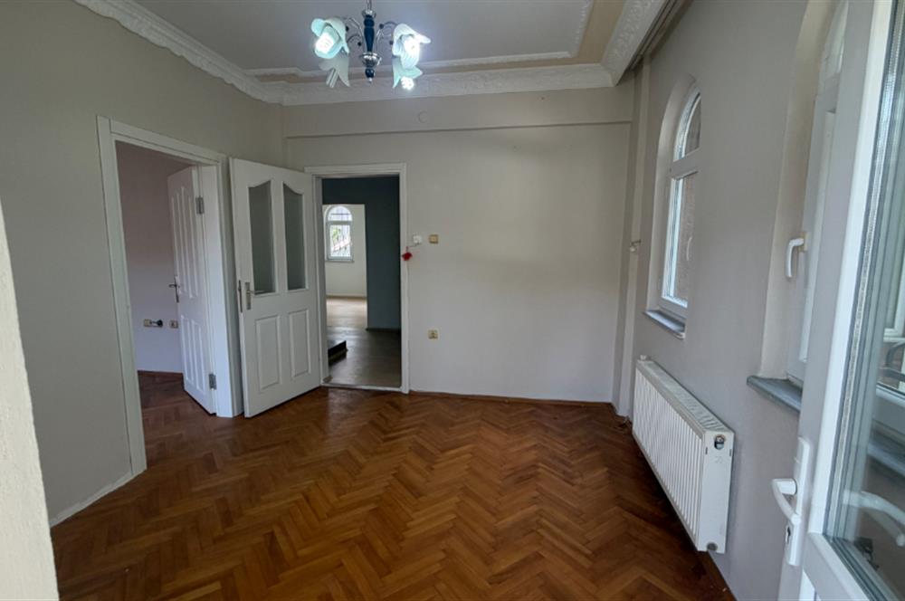 Serdivan'da Satılık 6+1 Tripleks Villa, Geniş Bahçeli