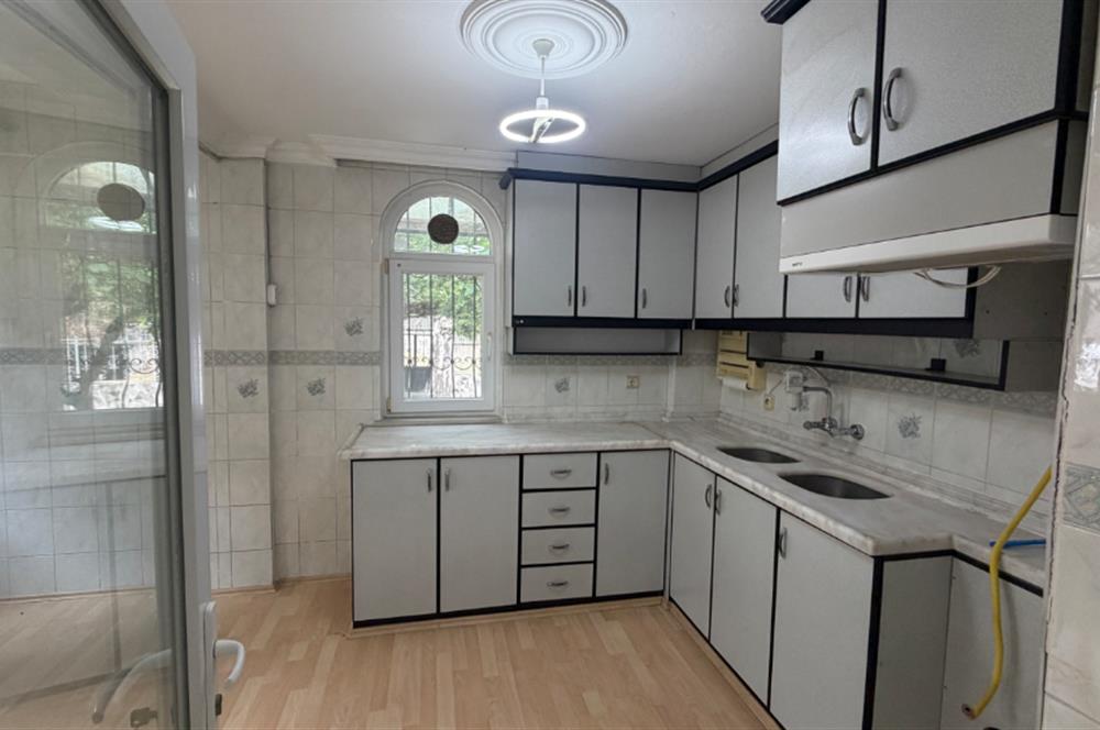 Serdivan'da Satılık 6+1 Tripleks Villa, Geniş Bahçeli