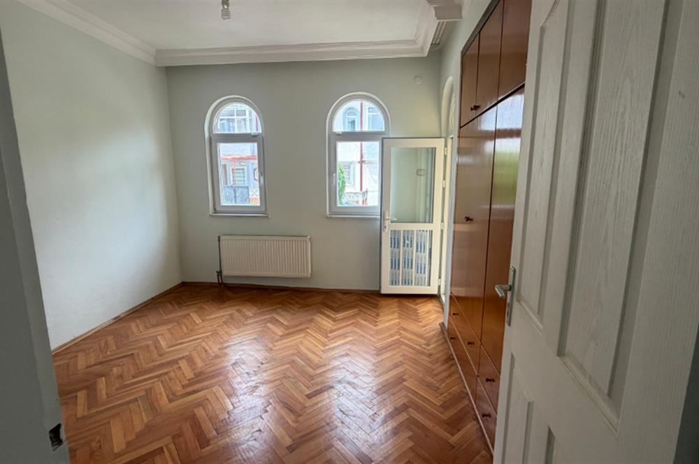 Serdivan'da Satılık 6+1 Tripleks Villa, Geniş Bahçeli
