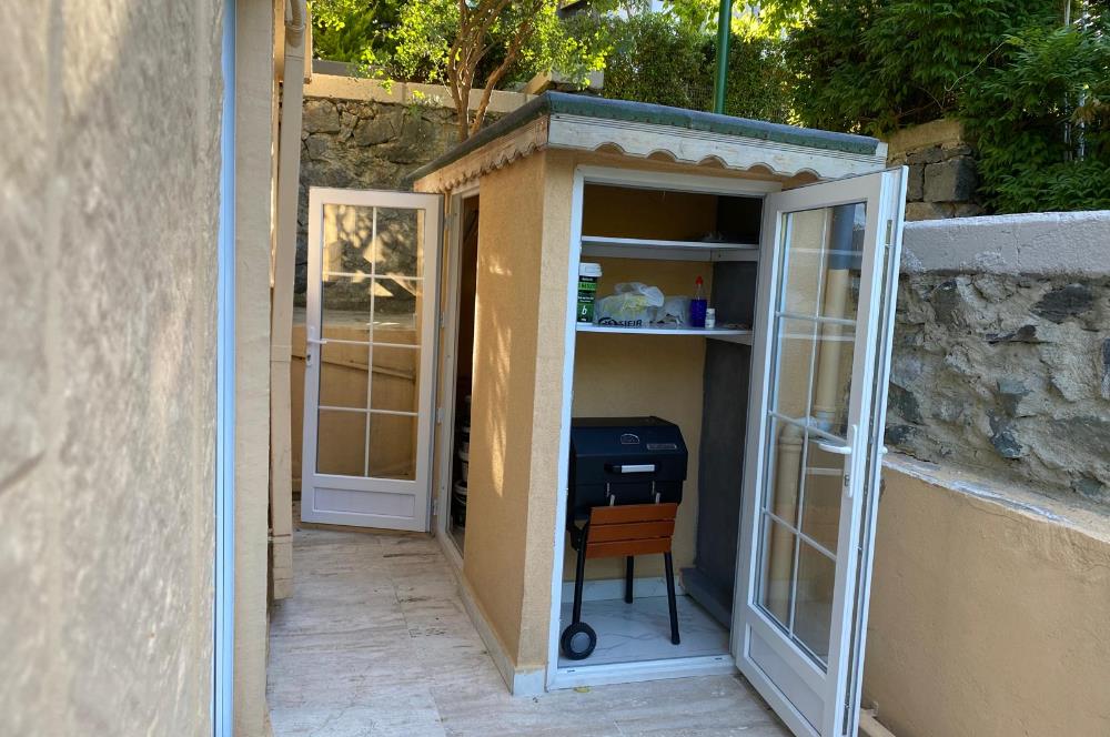 ZEKERİYAKÖY'DE MUHTEŞEM MANZARALI A'DAN Z'YE YENİLENMİŞ LÜKS VİLLA
