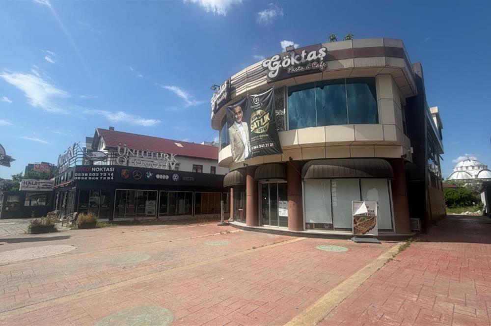 Serdivan Cadde Üzeri Satılık Prestijli İş Yeri - 560m²