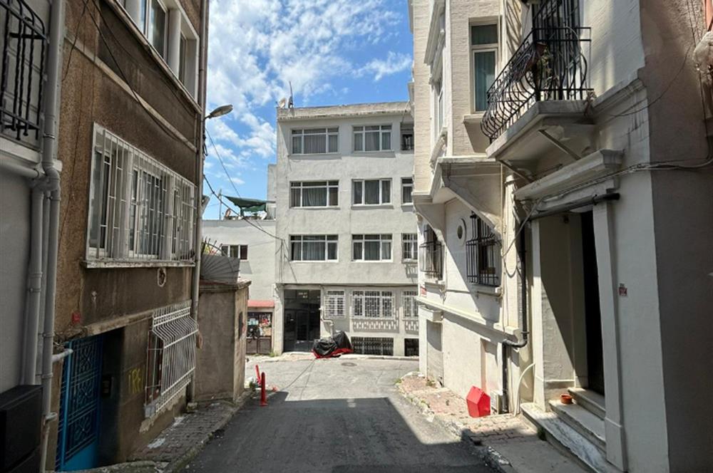 BEYOĞLU'NDA SATILIK DÜKKAN