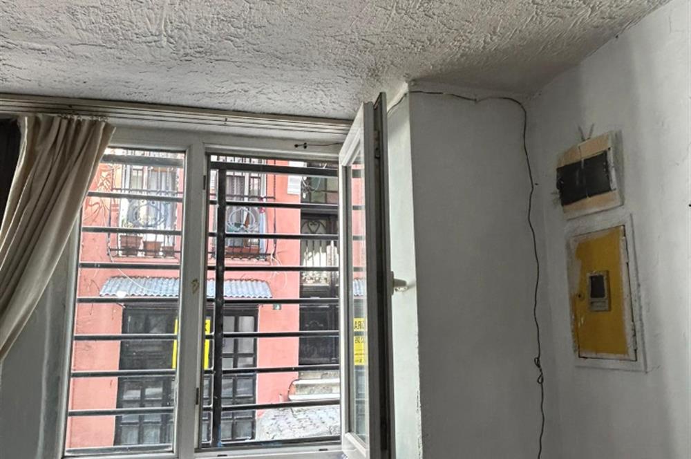 BEYOĞLU'NDA SATILIK DÜKKAN