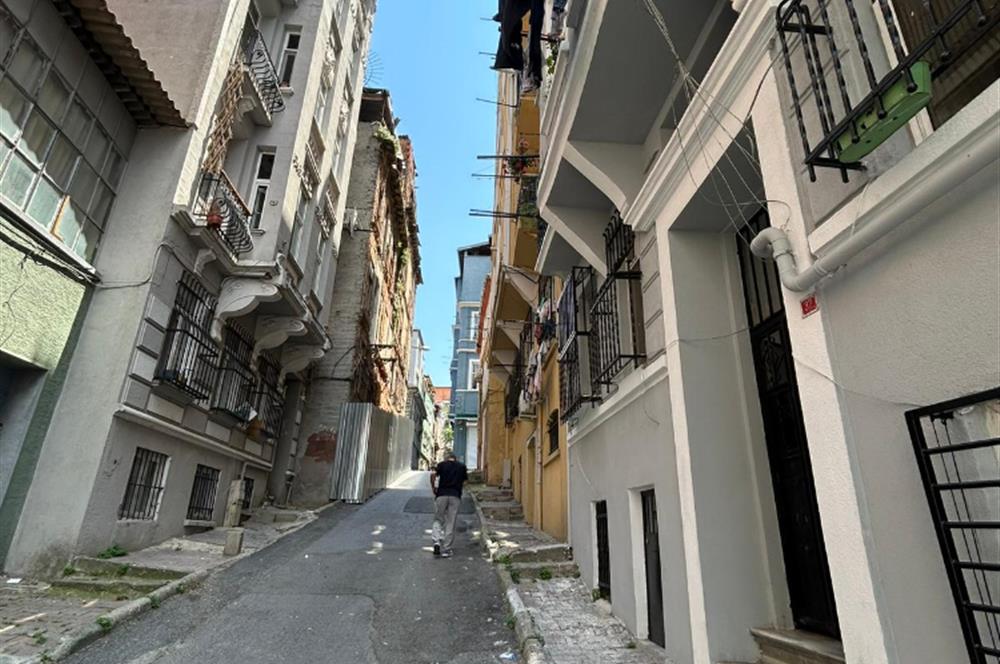 BEYOĞLU'NDA SATILIK DÜKKAN