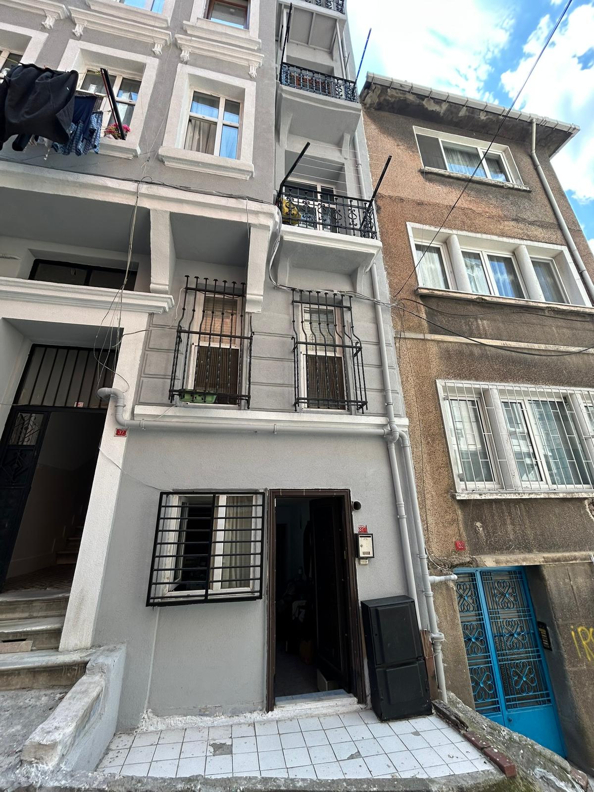 BEYOĞLU'NDA SATILIK DÜKKAN