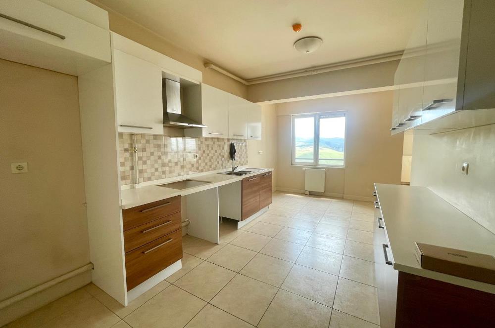 ÇANKAYA GÜNEYPARK 1 SİTESİNDE KİRALIK VADİ MANZARALI 4+1 DAİRE​﻿