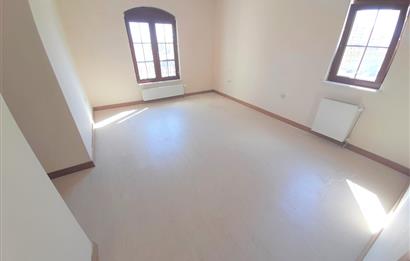 809 ETAP / 3+1 / CADDE ÜSTÜNDE MERKEZİ KONUMDA GİRİŞ KAT SATILIK