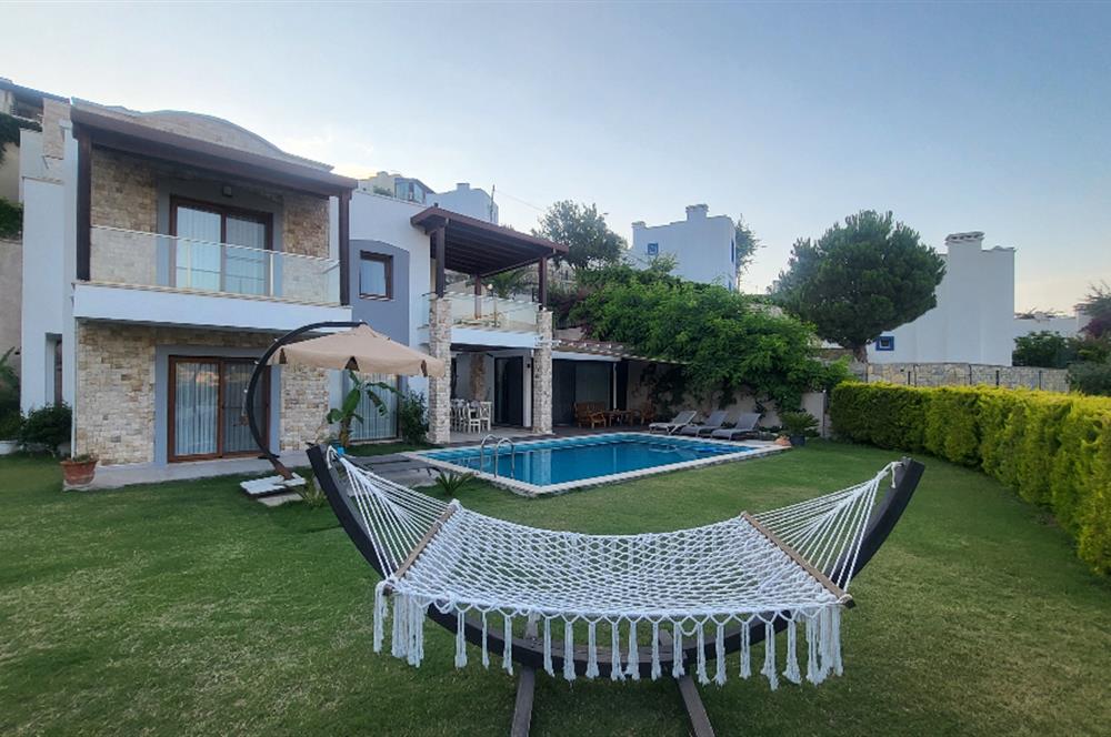 Bodrum Gündoğan'da Özel havuzlu Eşyalı Kiralık 4+1 Lüks Villa