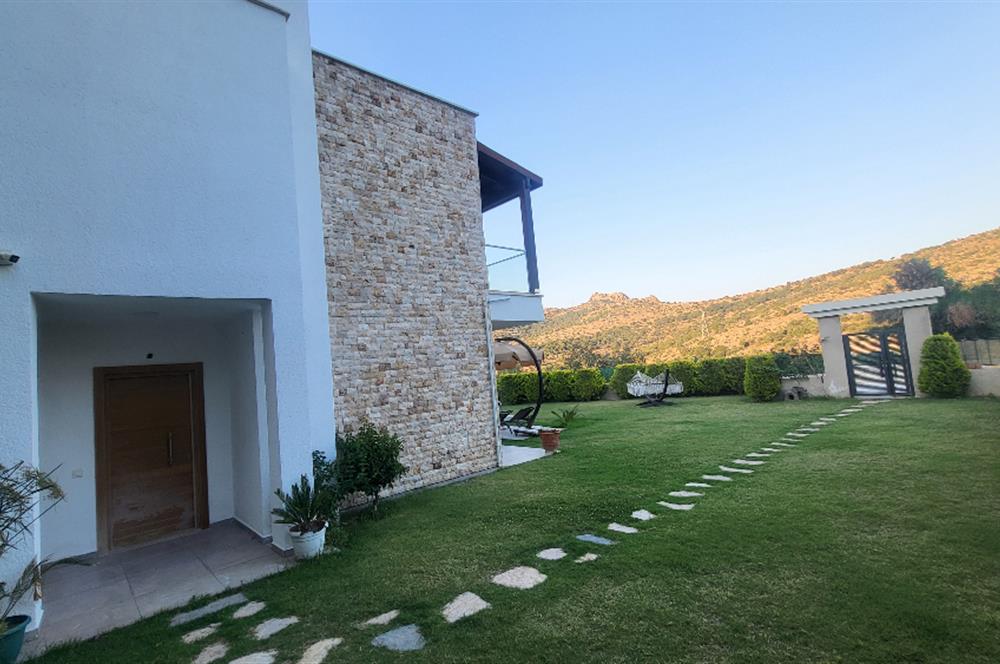 Bodrum Gündoğan'da Özel havuzlu Eşyalı Kiralık 4+1 Lüks Villa