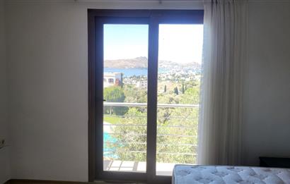 Yalıkavak'ta Deniz Manzaralı Ebeveyn banyolu Eşyalı 2+1 Kiralık Daire