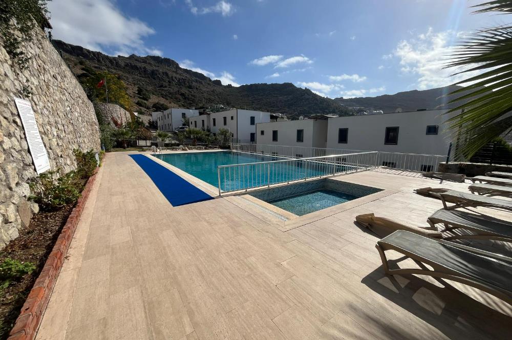 Turgutreis'de Havuzlu Sitede Satılık 3+1 Bahçeli Daire