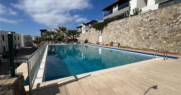 Turgutreis'de Havuzlu Sitede Satılık 3+1 Bahçeli Daire - 35027