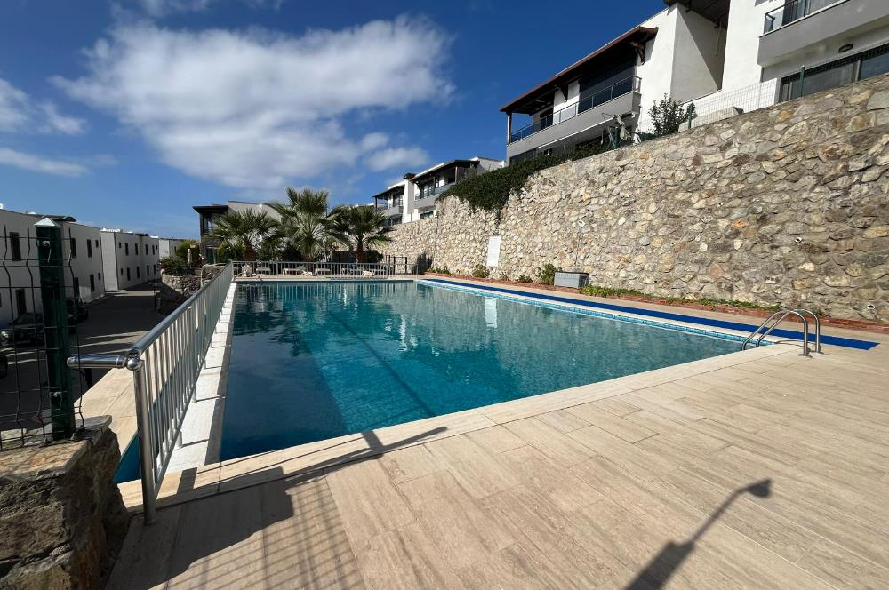 Turgutreis'de Havuzlu Sitede Satılık 3+1 Bahçeli Daire