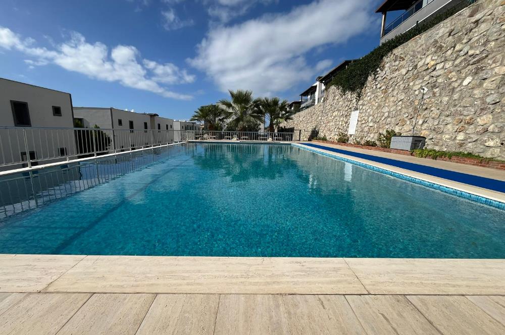 Turgutreis'de Havuzlu Sitede Satılık 3+1 Bahçeli Daire