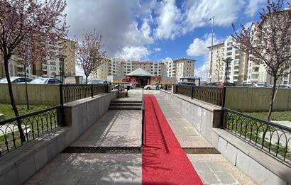 809 ETAP / 3+1 / CADDE ÜSTÜNDE MERKEZİ KONUMDA GİRİŞ KAT SATILIK