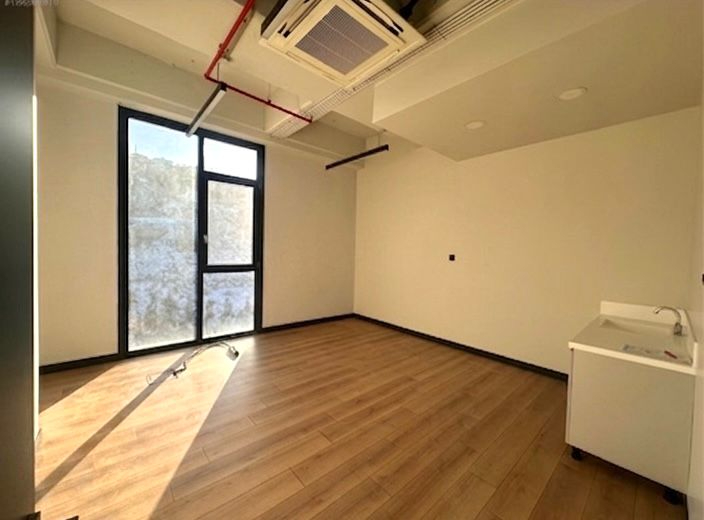 Kağıthane Kiralık Ofis 150m2 Dekorasyonlu Taşınmaya Hazır KDV'li