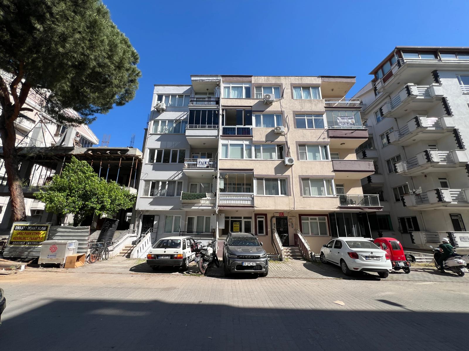 ATATÜRK MAH BANDIRMA CAD ÜZERİNDE ARA KAT SATILIK 3+1 DAİRE