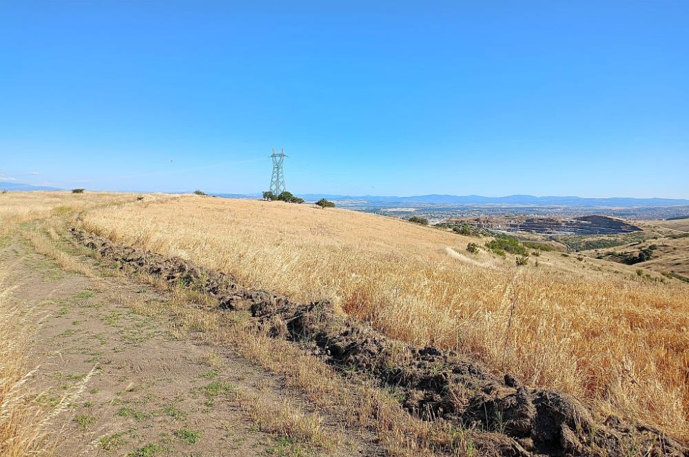 Karesi Ziyaretli Satılık Doğa ve Şehir Manzaralı 12.200 m2 Tarla