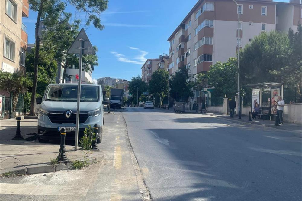 Atakent'te Metro Yakını, 4 Balkonlu, Kiralık 3+1 Daire