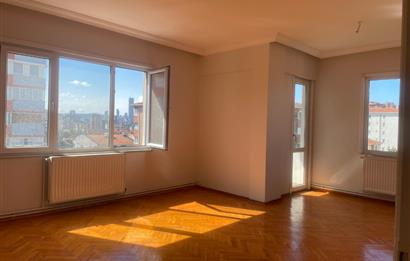 Atakent'te Metro Yakını, 4 Balkonlu, Kiralık 3+1 Daire